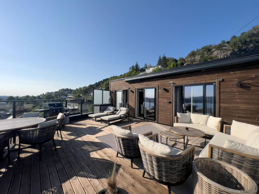 Sjoutsikt, Jacuzzi Og Solfylt Appartement