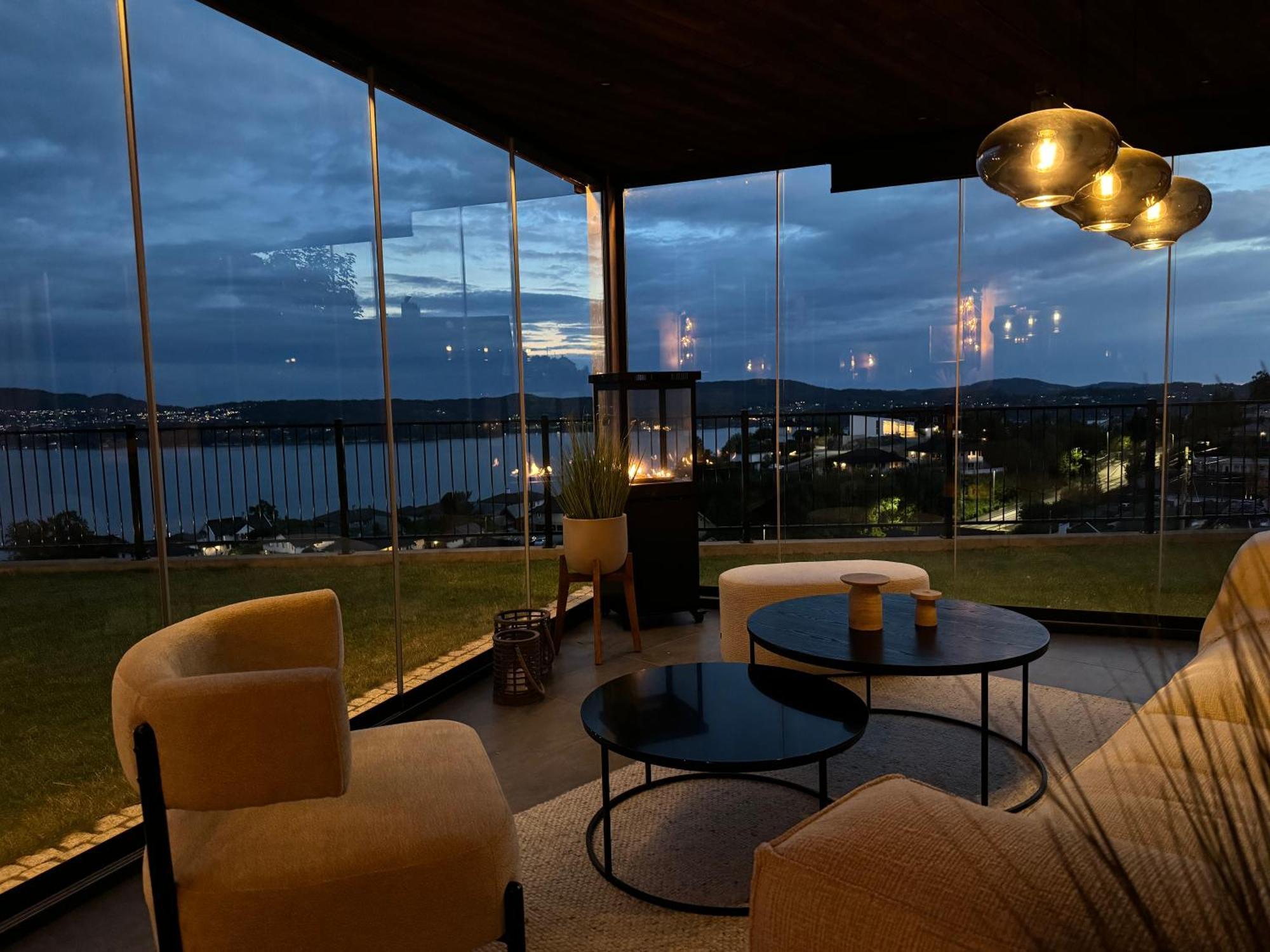 Sjoutsikt, Jacuzzi Og Solfylt Appartement *